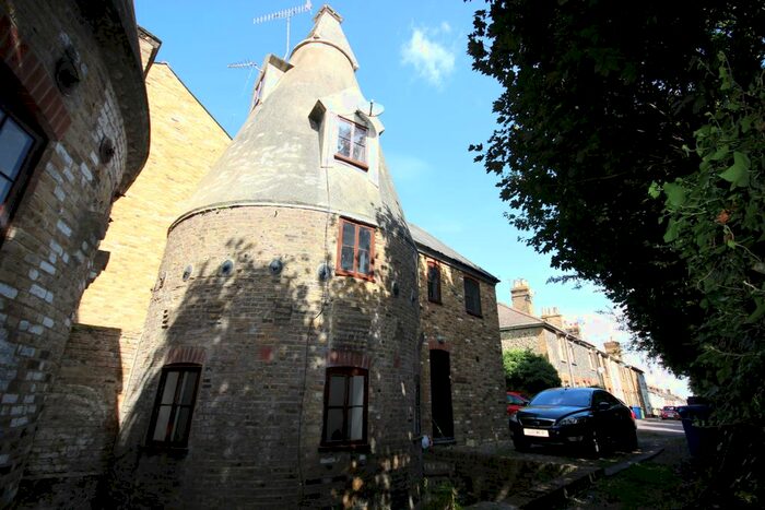 2 Bedroom Property To Rent In Park Road, Faversham, ME13