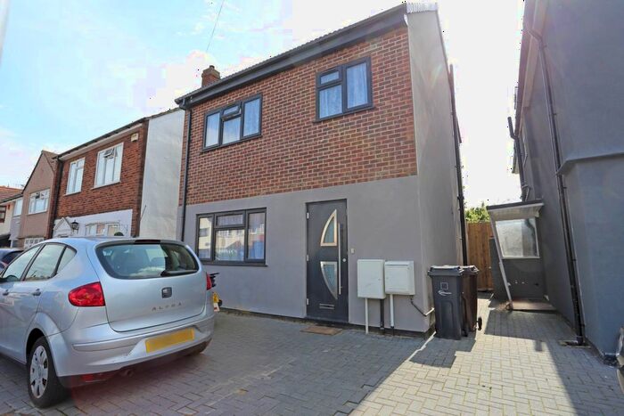 2 Bedroom Detached House To Rent In Marston Ave, Dagenham, RM10