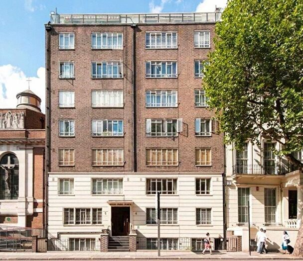 3 Bedroom Flat For Sale In Hyde Park Place, London, W2