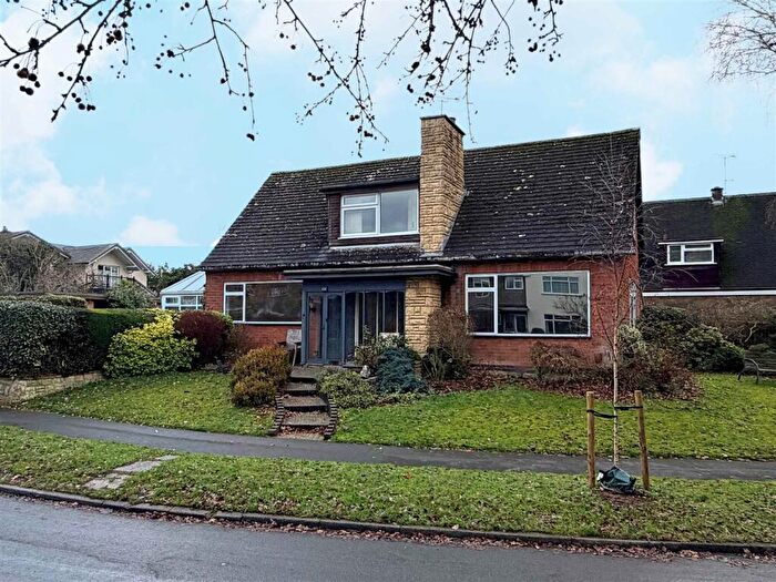 4 Bedroom Detached House For Sale In Oakwood Grove, Warwick, CV34