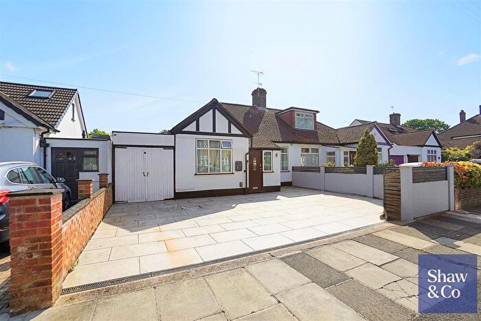 2 Bedroom Semi Detached Bungalow For Sale In Waverley Avenue, Whitton, TW2