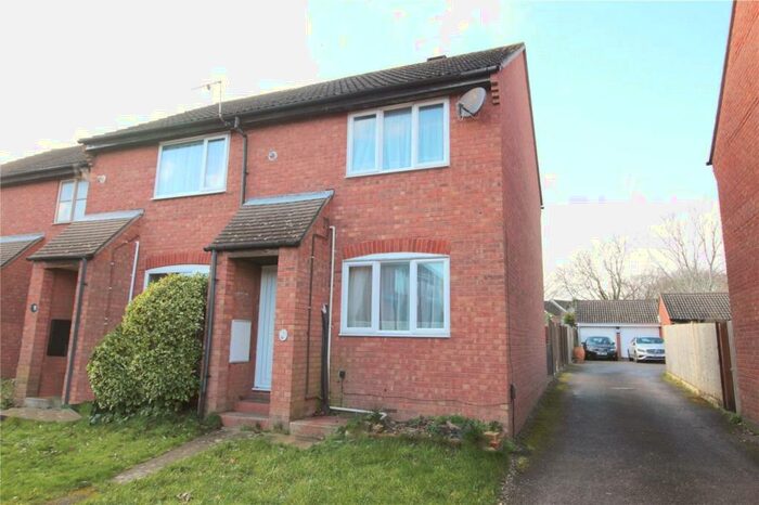2 Bedroom End Of Terrace House To Rent In Horseshoe Close, Fareham, Hampshire, PO14