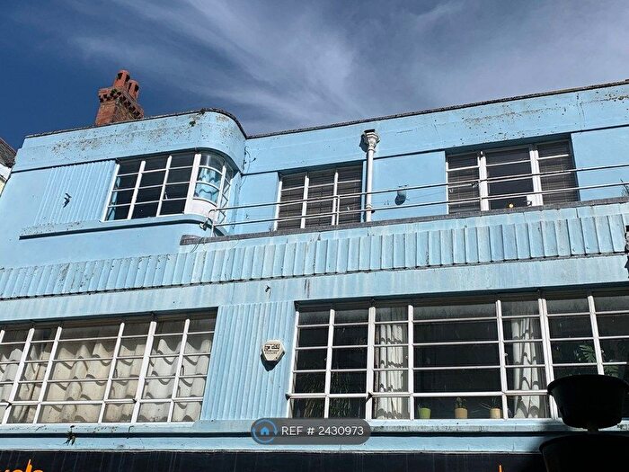 2 Bedroom Flat To Rent In Causewayhead, Penzance, TR18