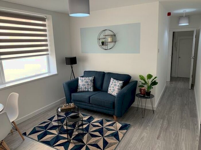 2 Bedroom Flat To Rent In Connaught Road, Cardiff, CF24