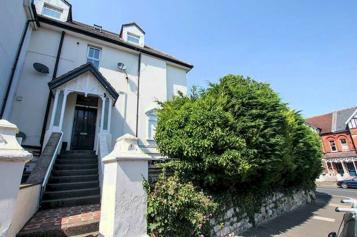 2 Bedroom Flat To Rent In Brittany Road, St. Leonards-on-sea, East Sussex. TN38