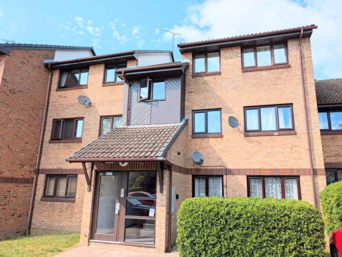 2 Bedroom Flat To Rent In Wallis Way, Horsham, RH13