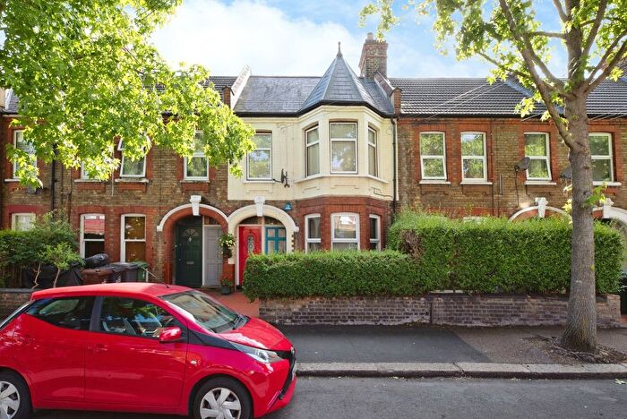 2 Bedroom Flat For Sale In Perth Road, London, London, E10
