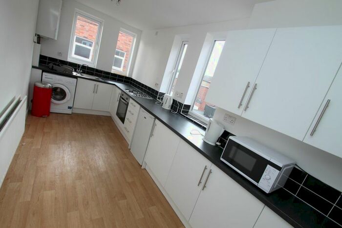 5 Bedroom Flat To Rent In Braunstone Gate, Leicester, LE3