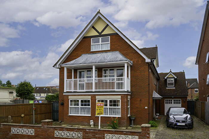 6 Bedroom Detached House For Sale In Tomline Road, Felixstowe, IP11