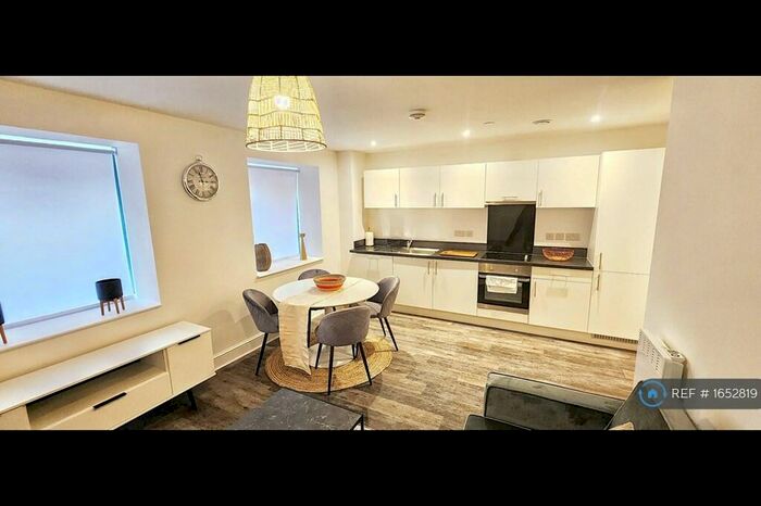 1 Bedroom Flat To Rent In Birch House, High Wycombe, HP11