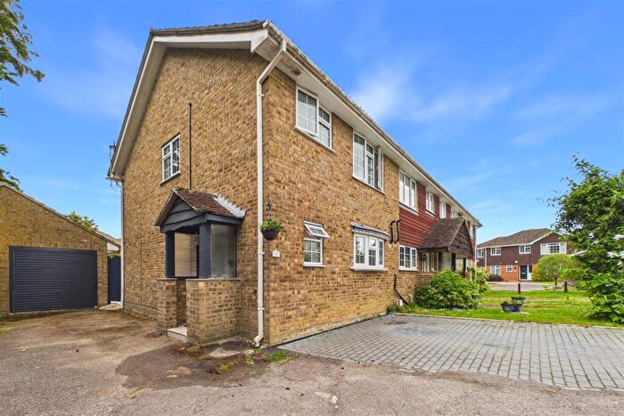 3 Bedroom End Of Terrace House For Sale In Puttenham Road, Chineham, Basingstoke, RG24