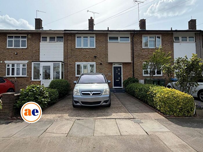 2 Bedroom Property For Sale In Throwley Close, London, SE2