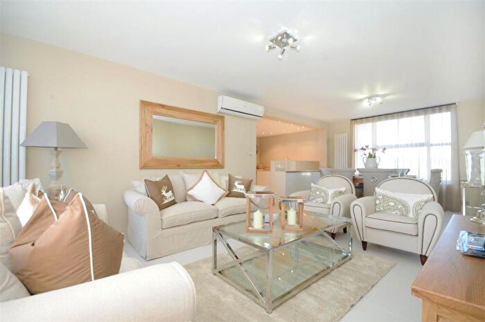 3 Bedroom Flat To Rent In St. Johns Wood Park, London, NW8