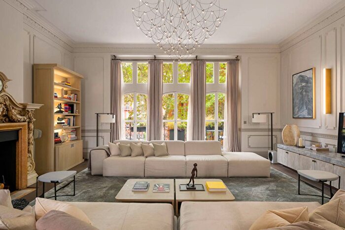 6 Bedroom Town House For Sale In Kensington Court, Kensington, W8