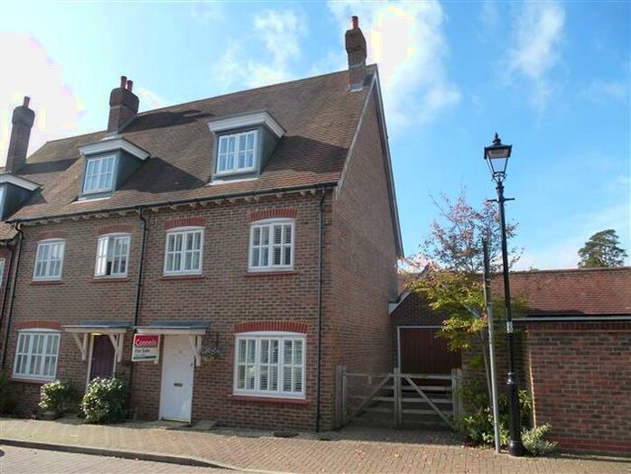 4 Bedroom House To Rent In Middle Village, Haywards Heath, RH16
