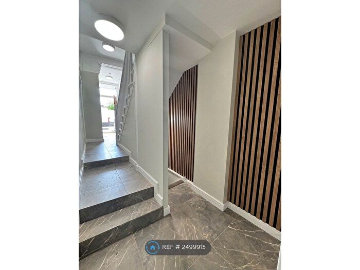 1 Bedroom Flat To Rent In Rendlesham Road, London, E5