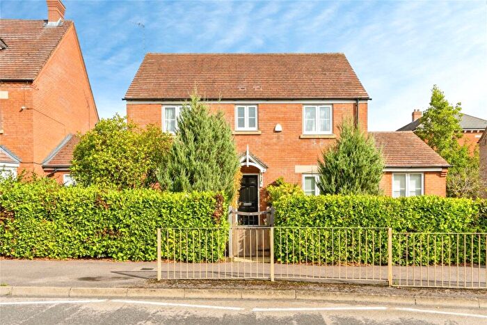 5 Bedroom Detached House For Sale In Kestrel Way, Leighton Buzzard, Bedfordshire, LU7