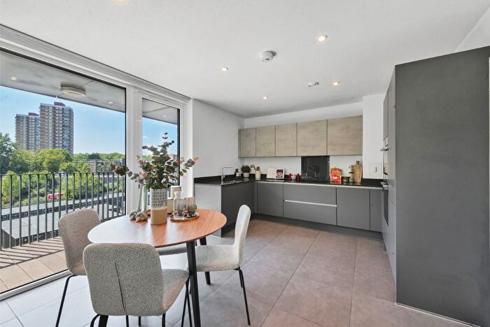 3 Bedroom Flat For Sale In Bagel Factory, Hackney Wick, E9