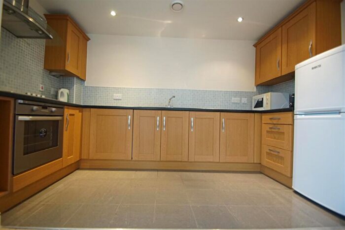 2 Bedroom Apartment To Rent In Montgomery Avenue, LS16
