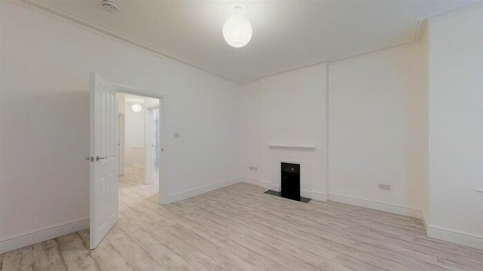 2 Bedroom Flat To Rent In Cheriton High Street, Folkestone, CT19