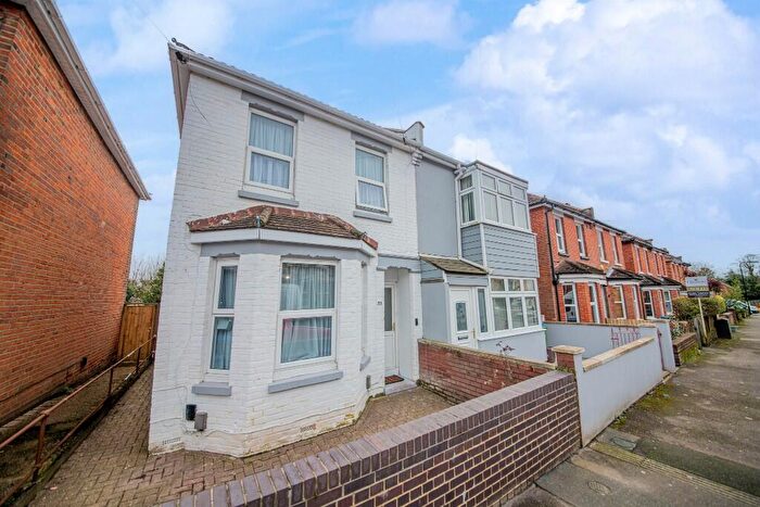3 Bedroom Semi Detached House For Sale In Ampthill Road, Southampton, SO15