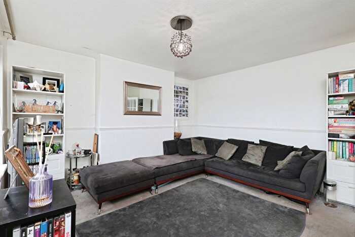 2 Bedroom Flat For Sale In Pollards, Maple Cross, Rickmansworth, WD3