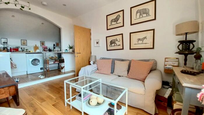 1 Bedroom Flat To Rent In Rathcoole Gardens, Crouch End, N8