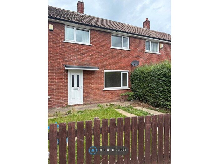 3 Bedroom Semi Detached House To Rent In Beeston Square, Barnsley, S71