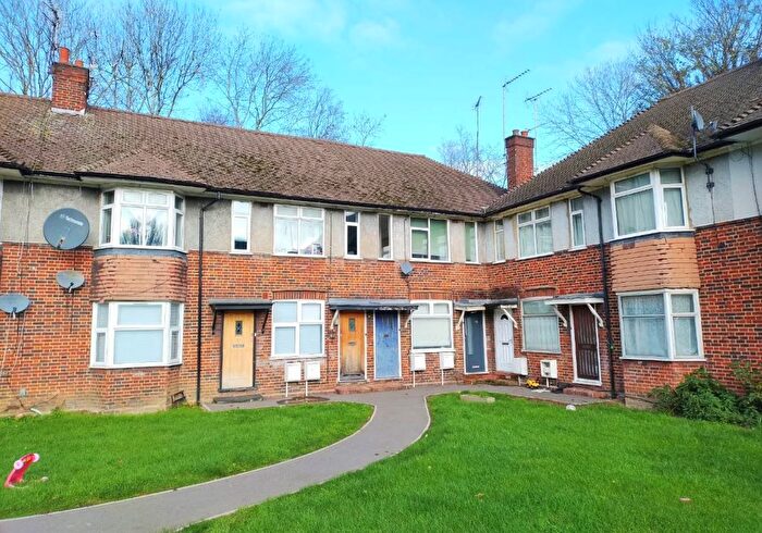 2 Bedroom Flat For Sale In Flat Cedar Court, Upper Park Road, New Southgate, London, N11
