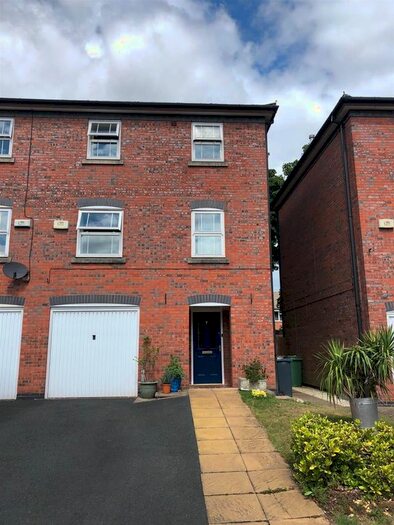 4 Bedroom End Of Terrace House To Rent In Drayman Close, Walsall, WS1