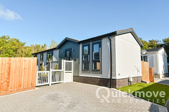 2 Bedroom Park Home For Sale In Swindon, Wiltshire, SN25