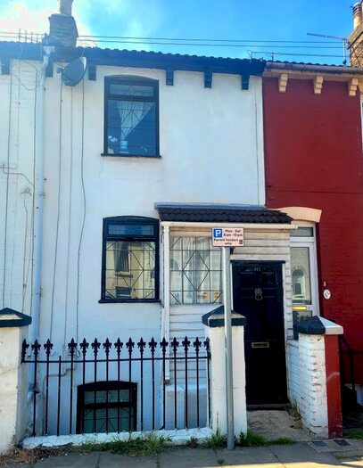 4 Bedroom Terraced House To Rent In Gardiner Street, Gillingham, ME7