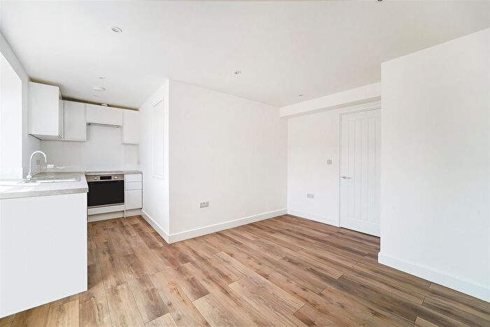 2 Bedroom Flat For Sale In High Street, Banstead, SM7