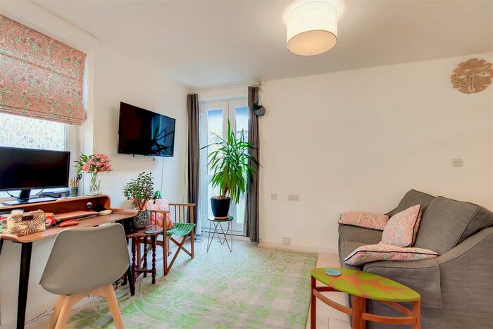Studio For Sale In Teversham Lane, London, SW8
