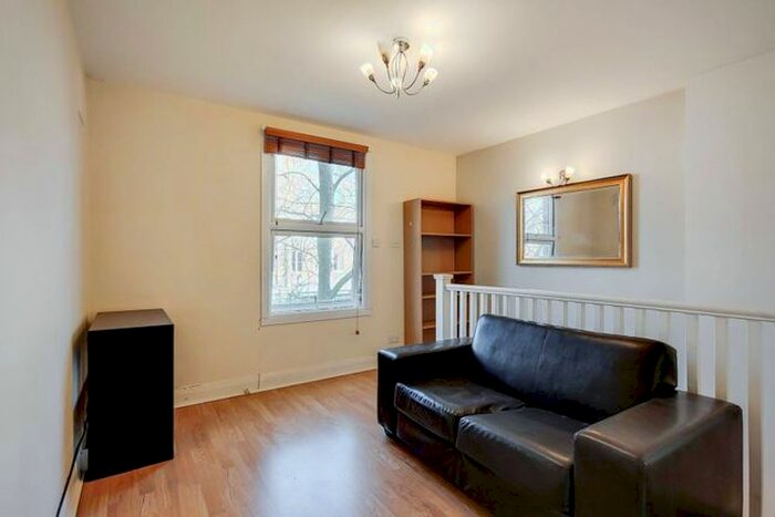 1 Bedroom Flat To Rent In Nevern Square, Kensington, London, SW5