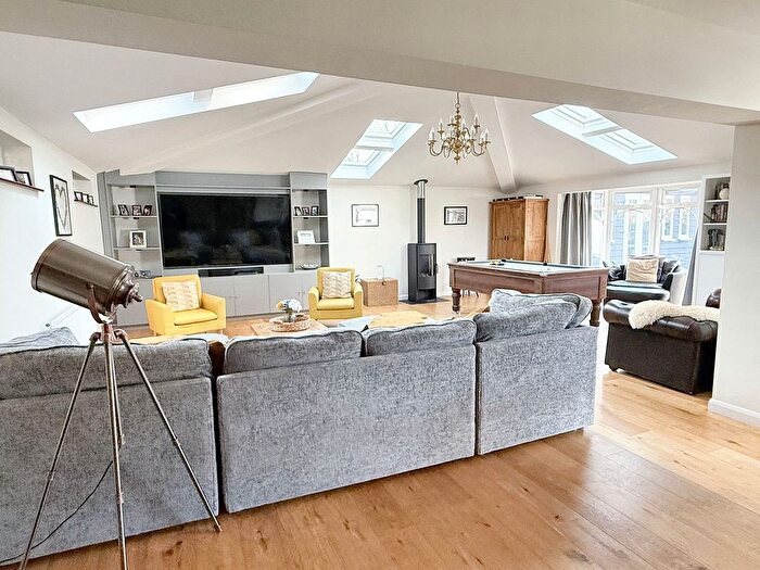 4 Bedroom Detached House For Sale In Main Road, Marchwood, SO40