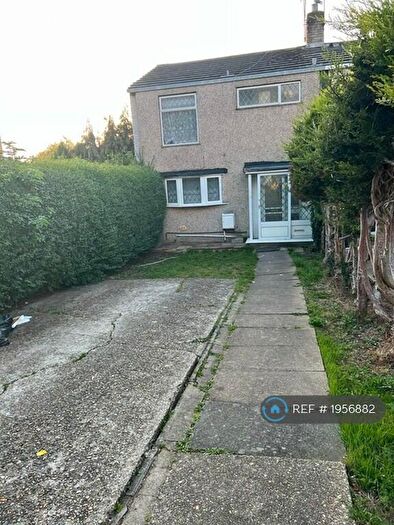 4 Bedroom Semi-Detached House To Rent In Deerswood Avenue, Hatfield, AL10
