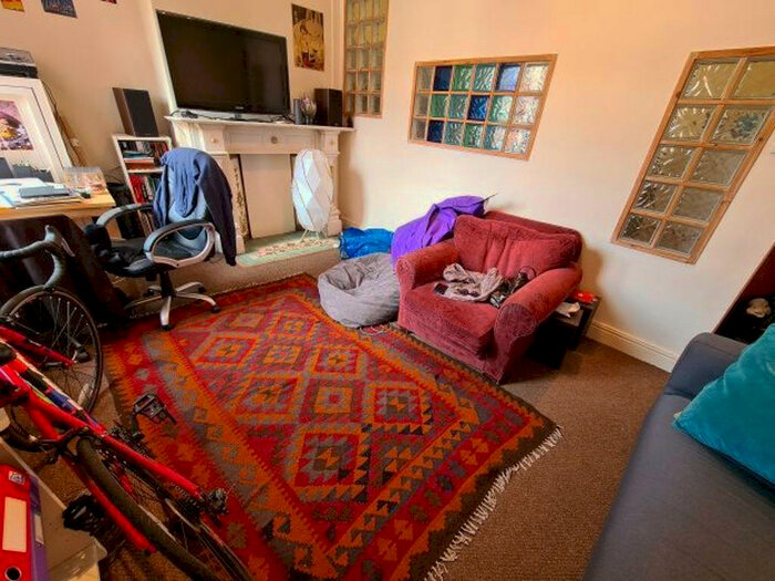 1 Bedroom House To Rent In Hyde Park Road, Leeds, LS6