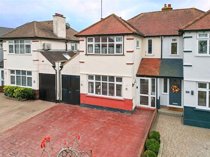 4 Bedroom Semi-Detached House For Sale In Henley Crescent, Westcliff-On-Sea, SS0