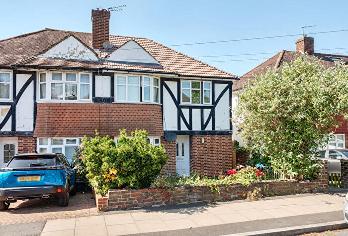 2 Bedroom Maisonette For Sale In Lynmouth Avenue, Morden, SM4