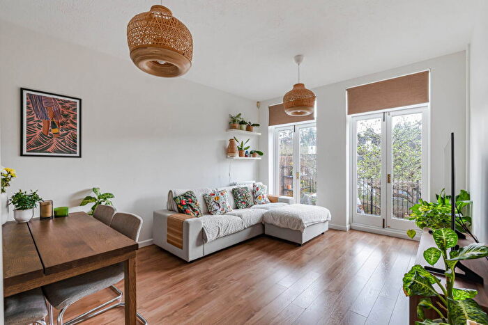 3 Bedroom Terraced House For Sale In St. Bartholomews Court, Guildford, GU1