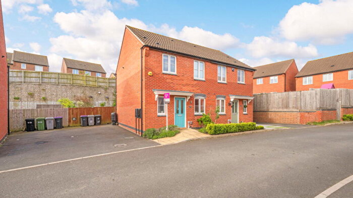 3 Bedroom Semi-Detached House For Sale In Monmouth Way In Grantham, NG31