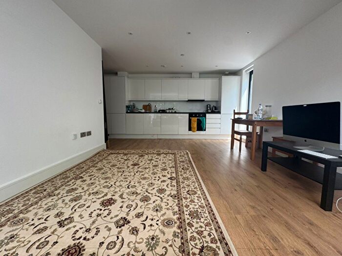2 Bedroom Flat To Rent In Rainham Road South, Dagenham, RM10