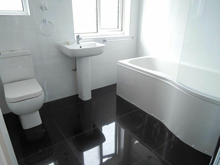 1 Bedroom Flat To Rent In Goldings Hill, Loughton, IG10