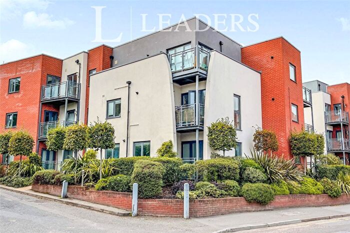 2 Bedroom Flat For Sale In King Edwards Court, Walnut Tree Close, Guildford, GU1