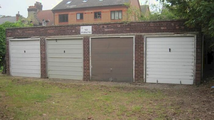 Garage / Parking To Rent In Garage, Warwick Avenue, MK40