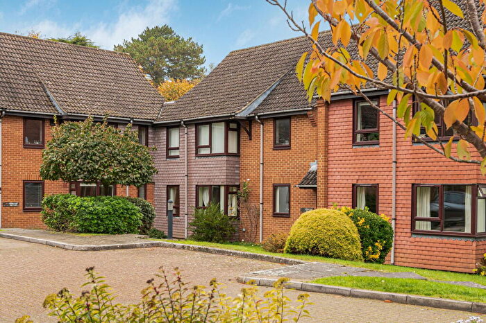 2 Bedroom Flat For Sale In Horsham Road, Bramley, Guildford, GU5