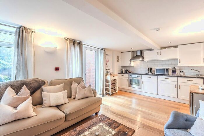 1 Bedroom Flat To Rent In Tilehurst Road, Reading, Berkshire, RG30