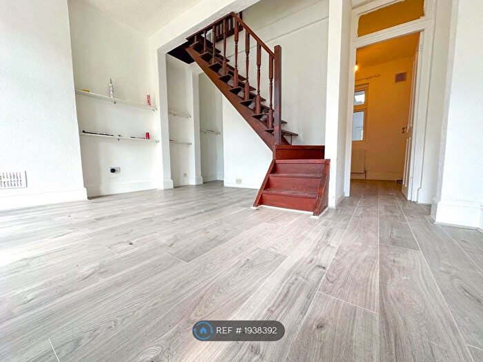 3 Bedroom Terraced House To Rent In Green Lane, Ilford, IG1