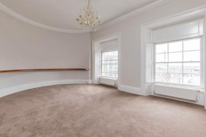 2 Bedroom Flat To Rent In Morrison Street, Haymarket, Edinburgh, EH3